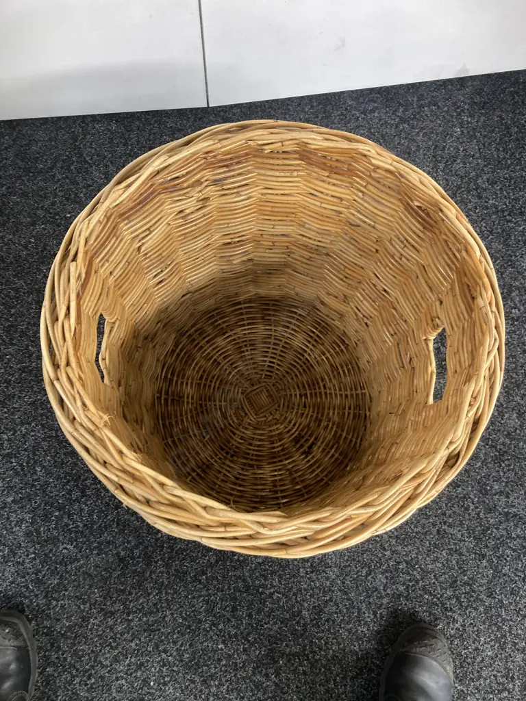 Large Woven Wicker Lidded Basket. 62 x 49cm Image 1++